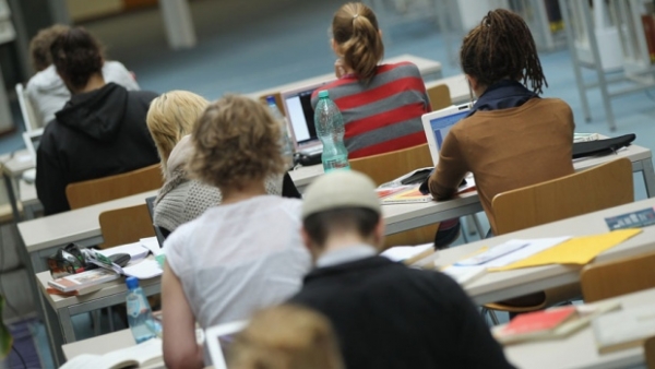 Canada : Storm delays legislation to impose contract on Nova Scotia's teachers