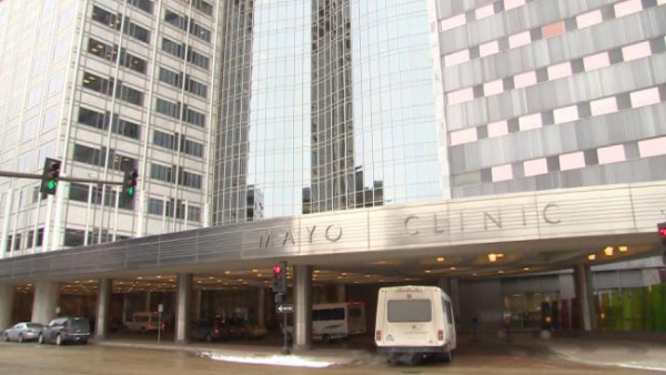 USA : Union delivers petitions over outsourcing spat with Mayo