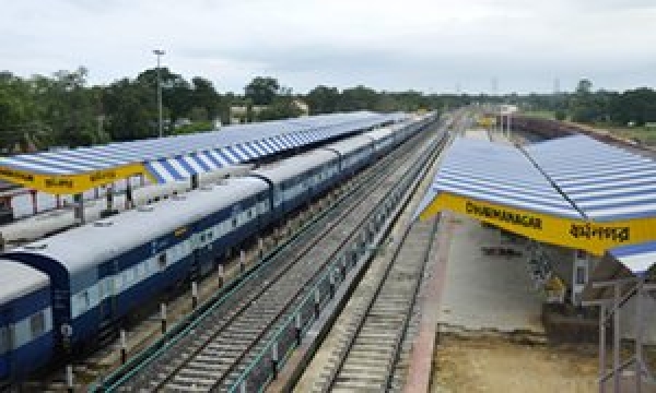 India : Tens of millions of workers strike in fight for higher wages
